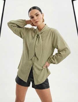 Çizgili Fularlı Bluz